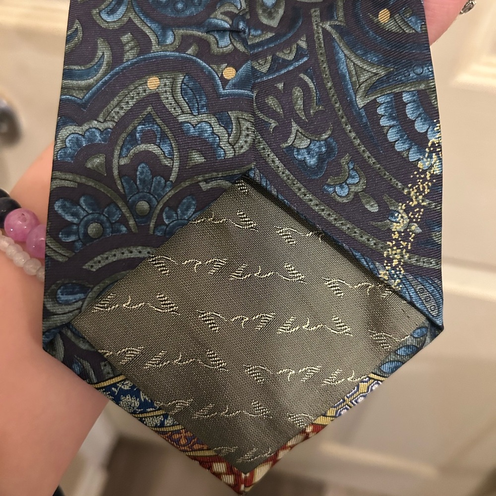 Eagles Wings Three Wise Men Paisley Patterned Tie in Blue and Red - Picture 4 of 6